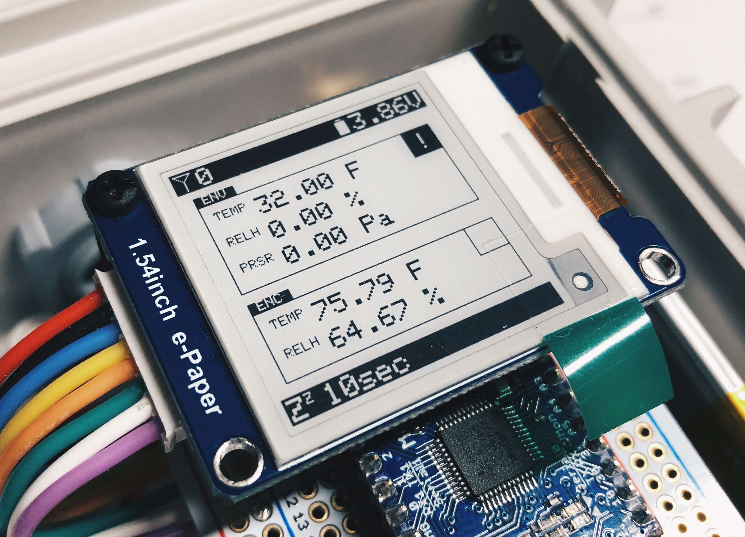 close-up of the clim-clam e-ink display